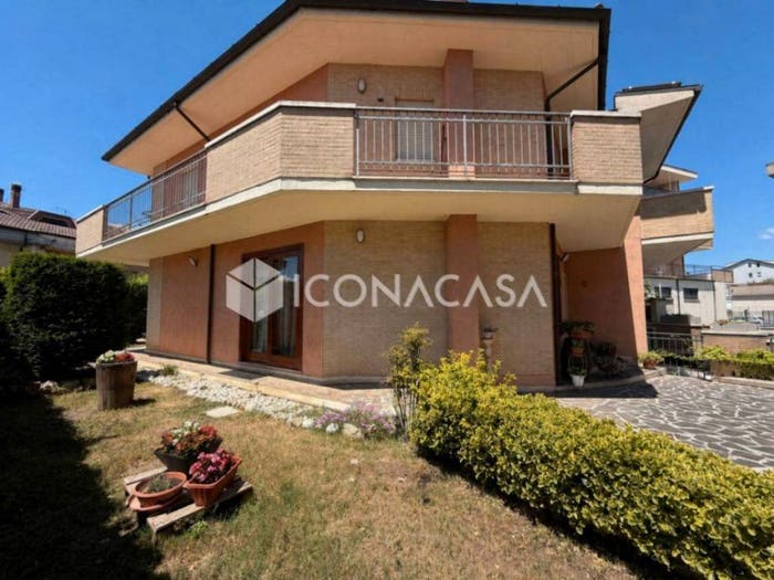 Casa con 6 locali in vendita in Via Liguria, Centro, Avezzano