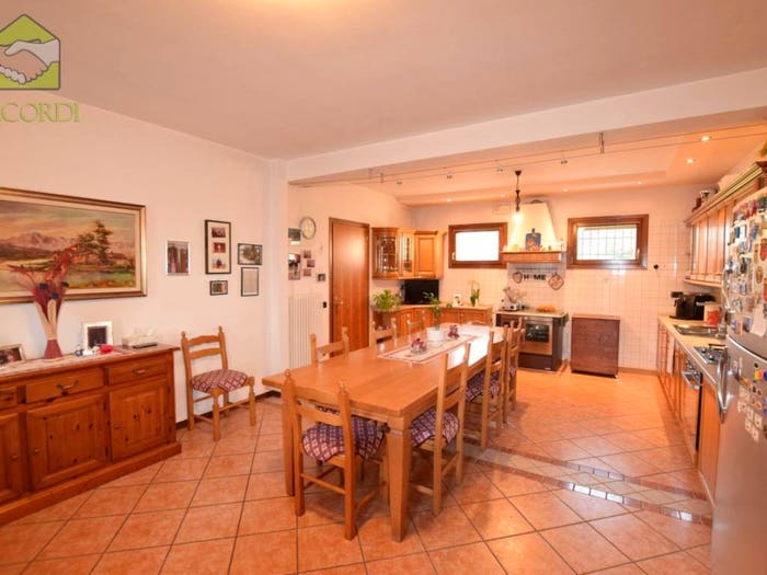 Casa quadrilocale in vendita in Strada Provinciale di Volpago, Lavaio, Volpago del Montello