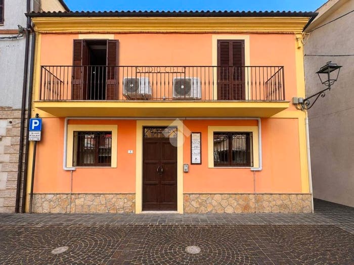 Casa con 5 locali in vendita in Piazza Umberto I, Centro, Castilenti
