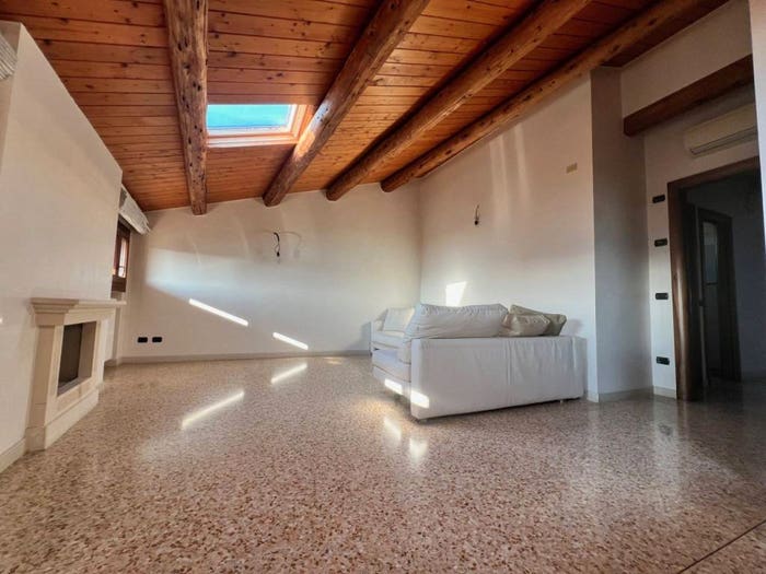 Appartamento trilocale in vendita in via garibaldi, Centro, Lonigo