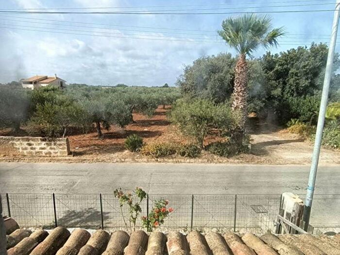 Casa trilocale in vendita in Via Lombardo, Rilievo, Trapani