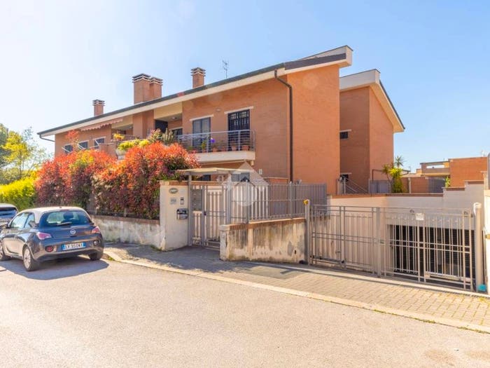 Appartamento quadrilocale in vendita in trilocale piazza palmiro togliatti, Santa Maria delle Mole, Marino