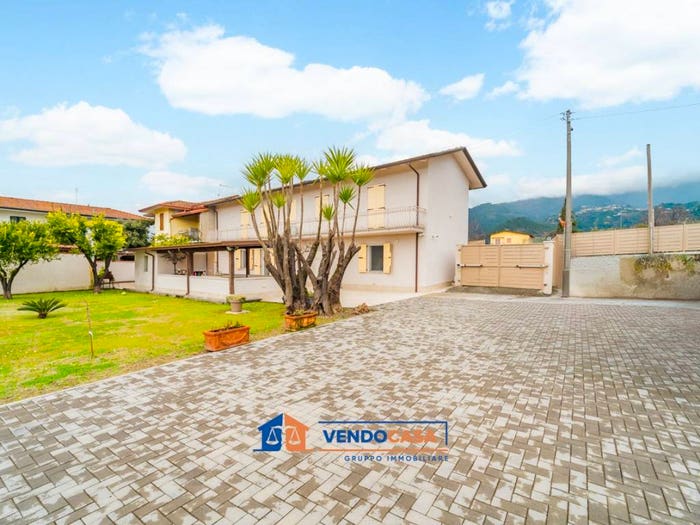 Casa con 5 locali in vendita in Via Romana, Cinque Vie, Massa