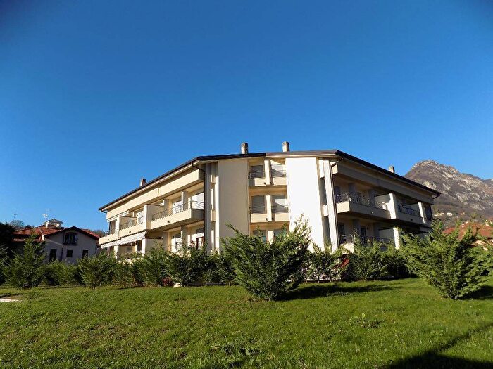 Appartamento bilocale in vendita in Via statale, Garlate