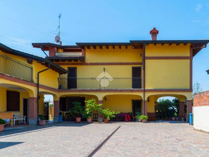 Casa quadrilocale in vendita in Via Roma, Centro, Mediglia
