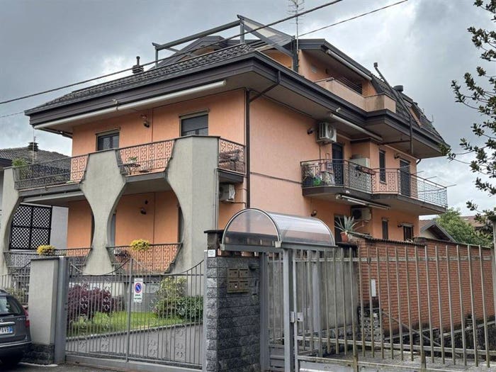 Appartamento quadrilocale in vendita in Adamello, Centro, Caronno Pertusella