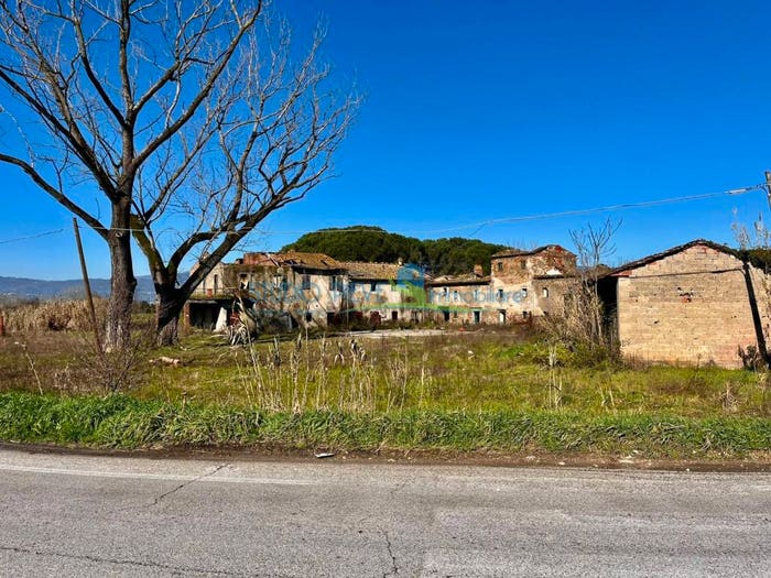 Casa con 6 locali in vendita in Via del Porto, Uggia Pazzera Bizzarrino, Monsummano Terme