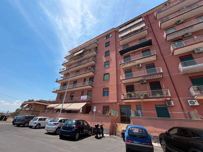 Appartamento con 6 locali in vendita in Via Antonio Stoppani, Rapisardi, Catania