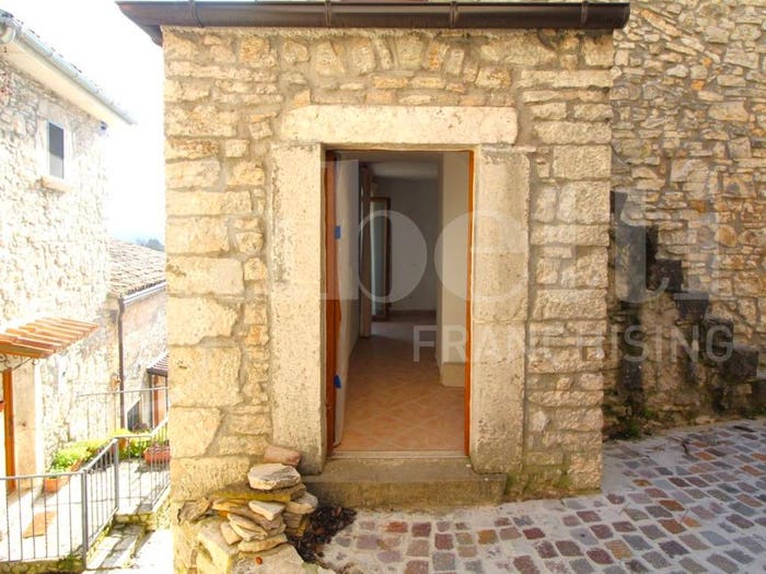 Appartamento quadrilocale in vendita in Via Castellana, Montenero Val Cocchiara