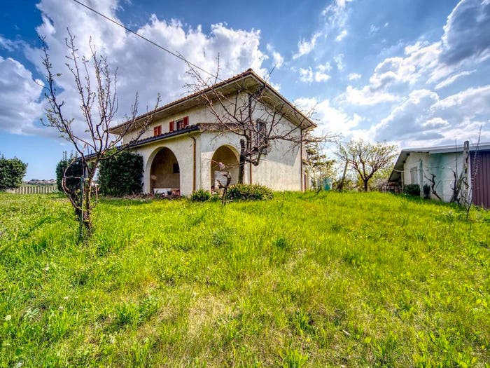 Casa con 6 locali in vendita in Via degli Olmi, Castorano