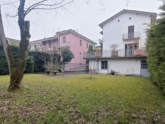 Casa quadrilocale in vendita in Via Francesco Genala, Porta Romana, Cremona