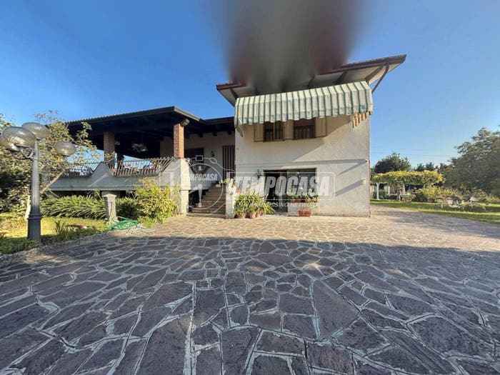 Casa quadrilocale in vendita in Via Paolo Thaon de Revel, Centro, Abano Terme