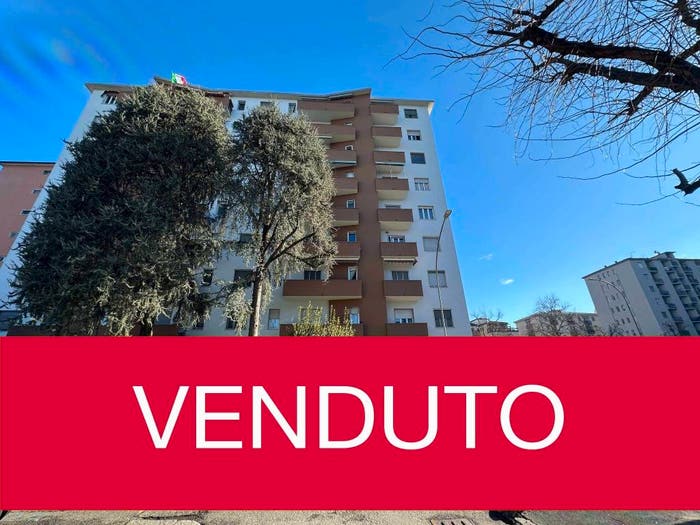 Appartamento trilocale in vendita in Via Montello, Corsico