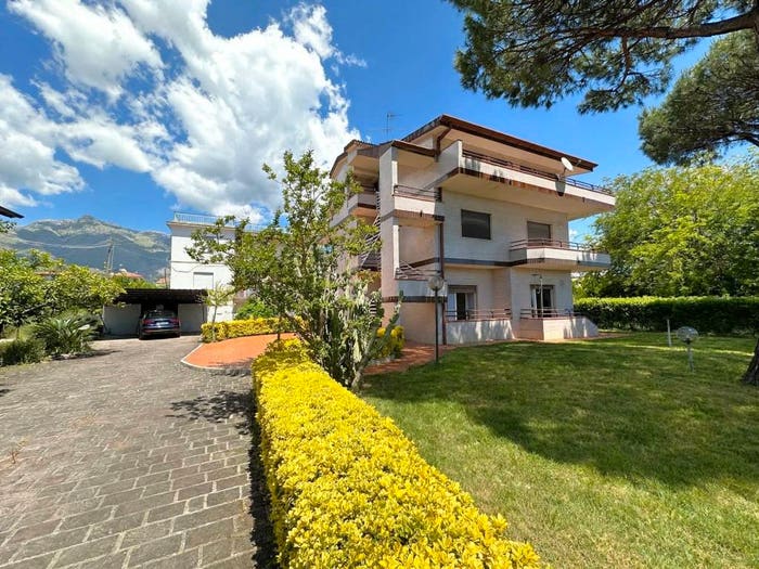Casa con 6 locali in vendita in Via degli Orti, Centro, Formia