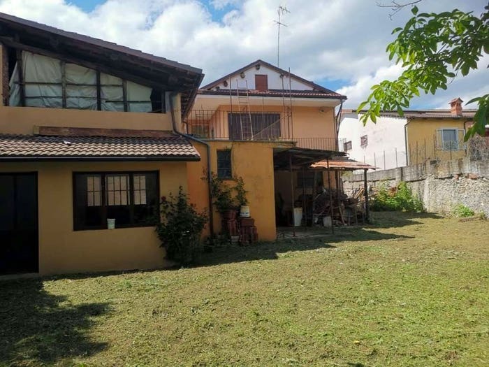 Casa con 6 locali in vendita in Bagnasco