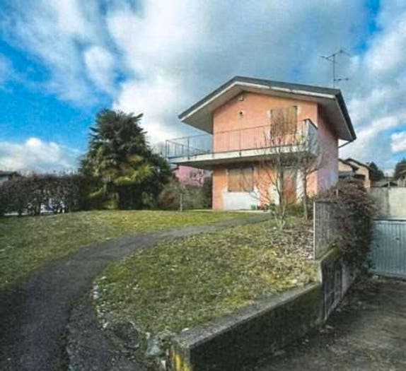 Casa quadrilocale in vendita in Via Giuseppe Verdi, Molteno