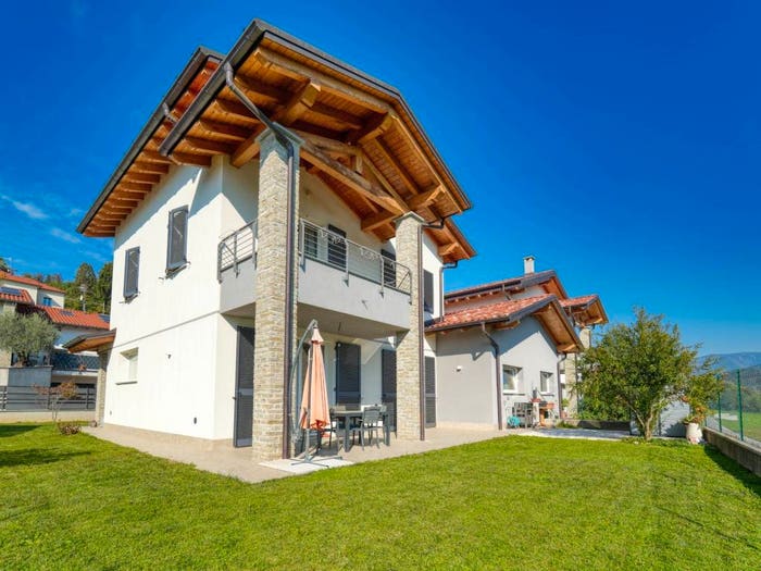 Casa quadrilocale in vendita in Via Ripiantino, Saltrio