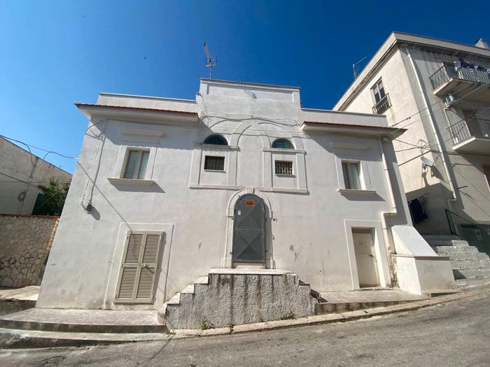 Appartamento con 6 locali in vendita in Via Torretta, Peschici