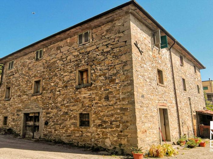 Casa con 6 locali in vendita in Via Trecciano, Caprese Michelangelo