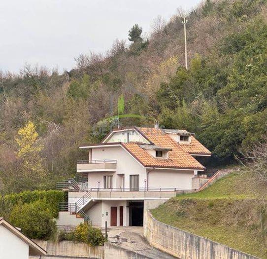 Casa con 6 locali in vendita in Via Domenico Cimarosa, Ascoli Piceno