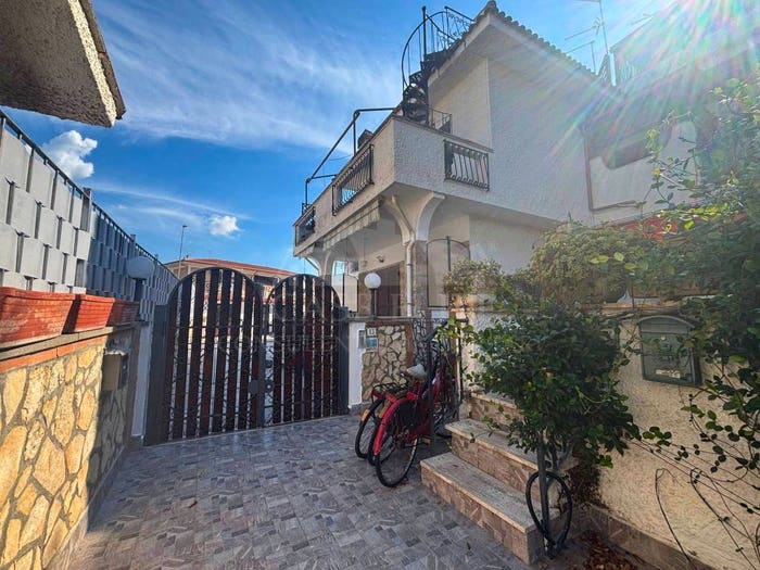 Casa quadrilocale in vendita in Via Agamennone, Torre Marina Lido di Tirrenella, Ardea