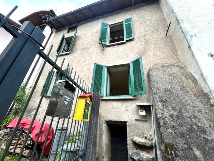Casa quadrilocale in vendita in Via Achille Motta, Centro, Malnate