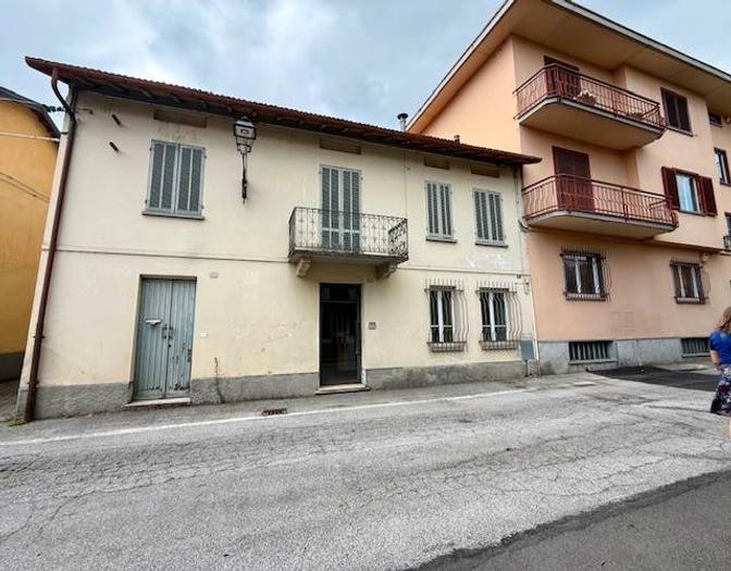 Appartamento con 6 locali in vendita in Via Vittorio Veneto, Centro, Peveragno
