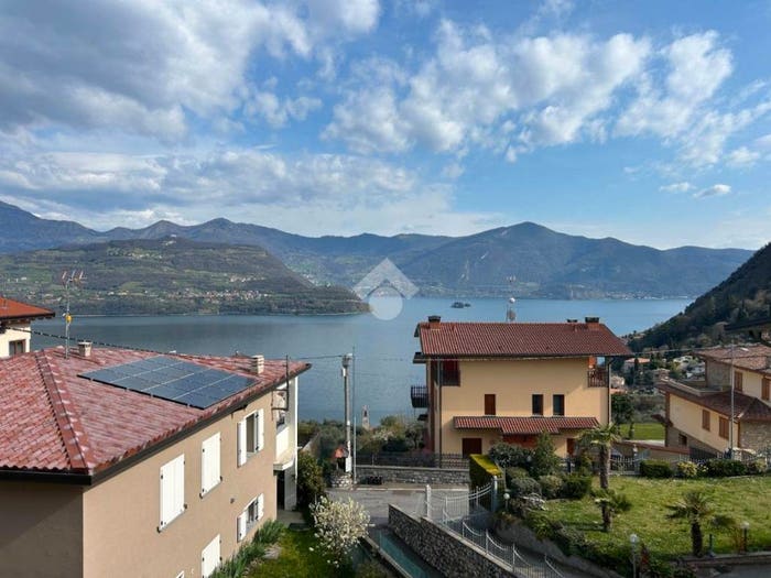 Appartamento trilocale in vendita in Via San Rocco, Centro, Tavernola Bergamasca