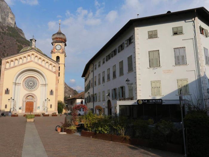 Appartamento quadrilocale in vendita in Piazza della Chiesa, Centro, Mezzocorona