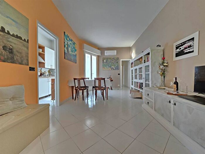 Appartamento con 6 locali in vendita in Centro, Viareggio