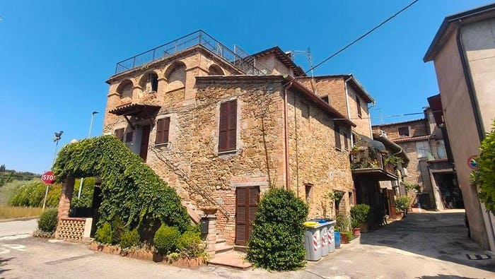 Casa con 6 locali in vendita in Soccorso, Magione
