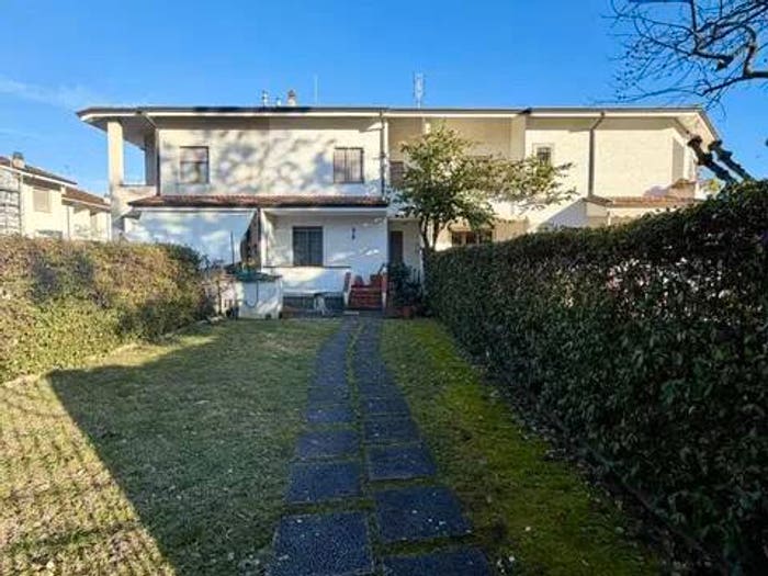 Casa con 6 locali in vendita in Neighbourhood Tonfano, Pietrasanta
