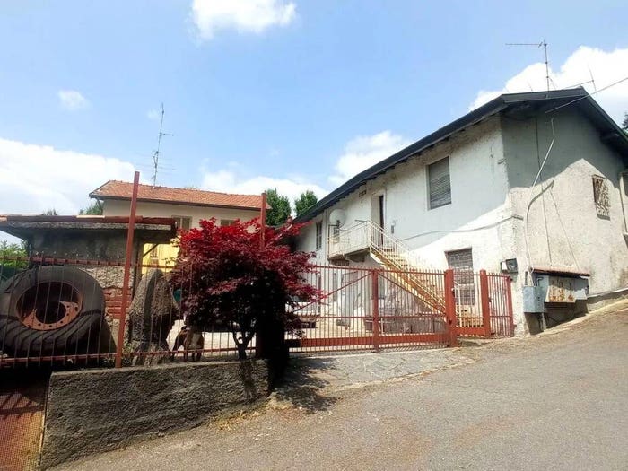 Casa con 6 locali in vendita in Via Montesolaro No Number, Semicentro, Cantù
