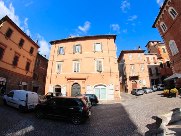 Appartamento con 6 locali in vendita in Piazza Quintino Sella, Centro, Fabriano