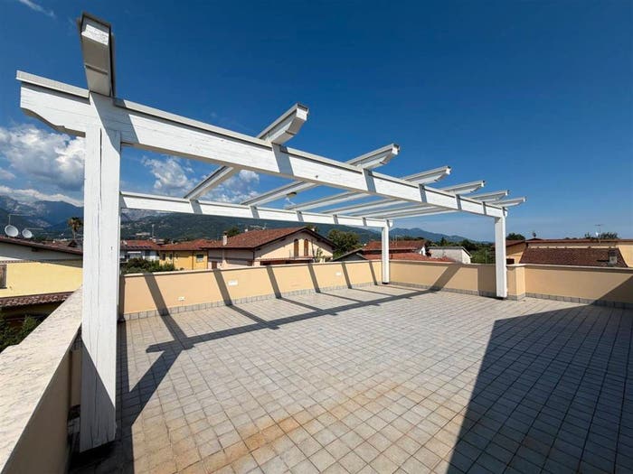 Appartamento con 6 locali in vendita in Via Puliche, Marina di Massa Centro, Massa