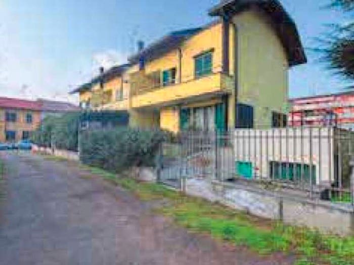 Casa con 6 locali in vendita in Via XI Febbraio snc, Centro, Arluno