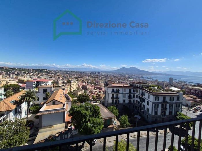 Appartamento con 5 locali in vendita in via girolamo santacroce, Vomero, Napoli