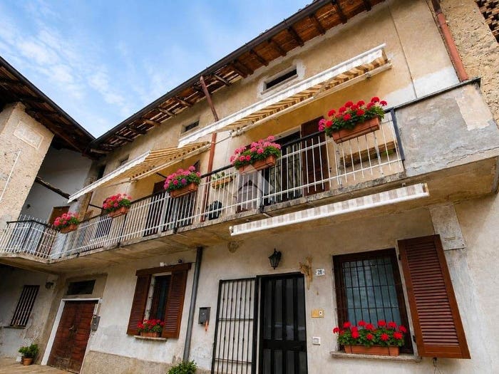 Casa quadrilocale in vendita in Via sant' agostino, Centro, Bulciago
