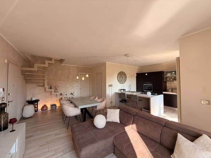 Appartamento con 5 locali in vendita in Via Umberto I, Piscina