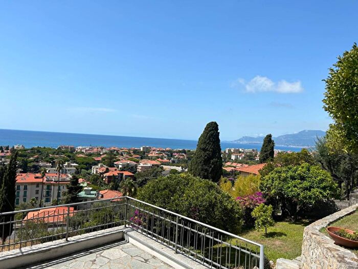 Casa con 5 locali in vendita in Via Coggiola, Via Romana, Bordighera