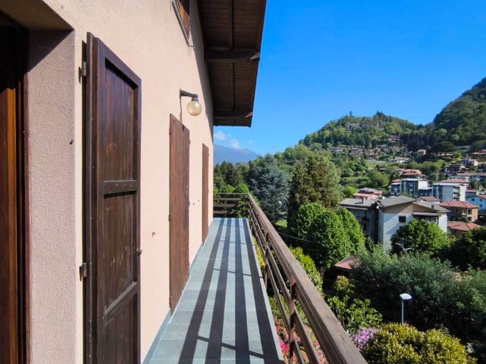 Appartamento trilocale in vendita in Via alla Torre, Laveno, LavenoMombello