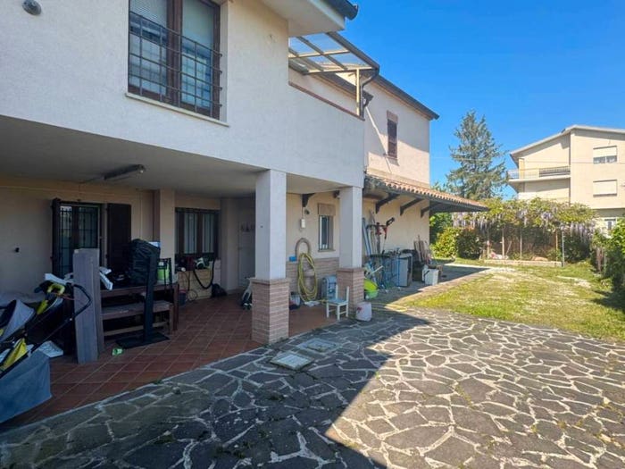 Casa con 6 locali in vendita in via Dante Mattii, Montegiorgio