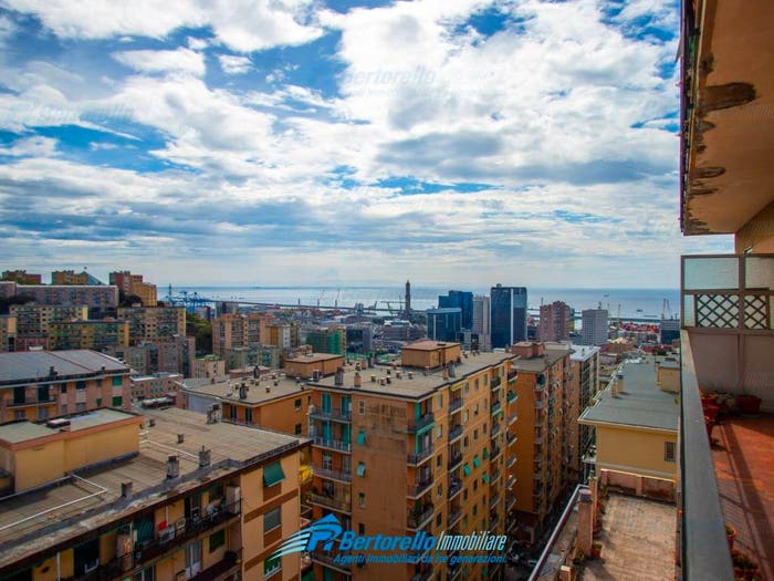 Appartamento trilocale in vendita in Via Bartolomeo Carrea, Sampierdarena, Genova