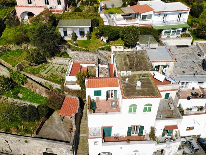 Appartamento con 6 locali in vendita in Via Corrado Buono, Barano d'Ischia