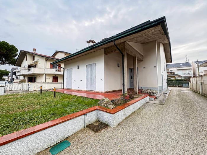Appartamento trilocale in vendita in Via Pinarella, Pinarella, Cervia