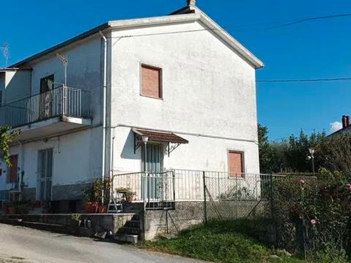 Casa quadrilocale in vendita in Via Costa Di Fabio, Isernia