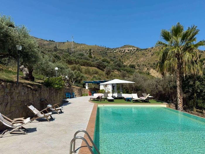 Casa con 6 locali in vendita in Vignale, Reitano