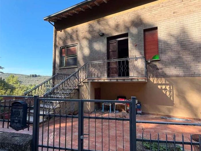 Casa con 6 locali in vendita in via cinque cerri, Bettona