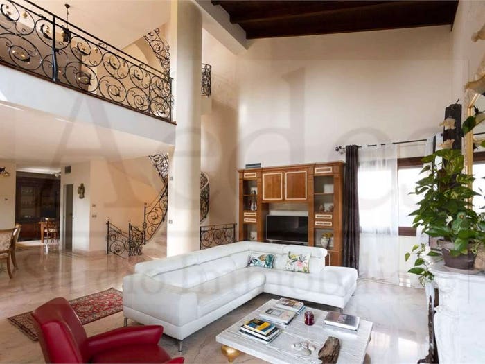Casa con 6 locali in vendita in Buon Pastore Parco Amendola, Modena