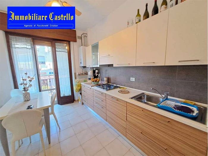 Appartamento quadrilocale in vendita in via rovigo, Borgo Roma, Verona
